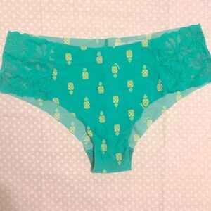 NEW Victoria’s Secret Cheekster M